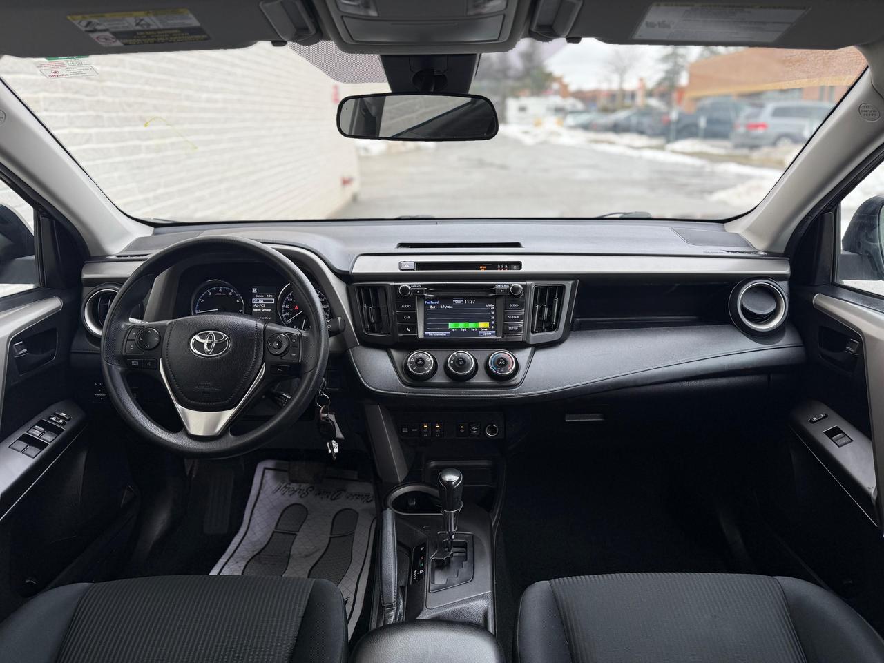 2017 Toyota RAV4 LE AWD Photo