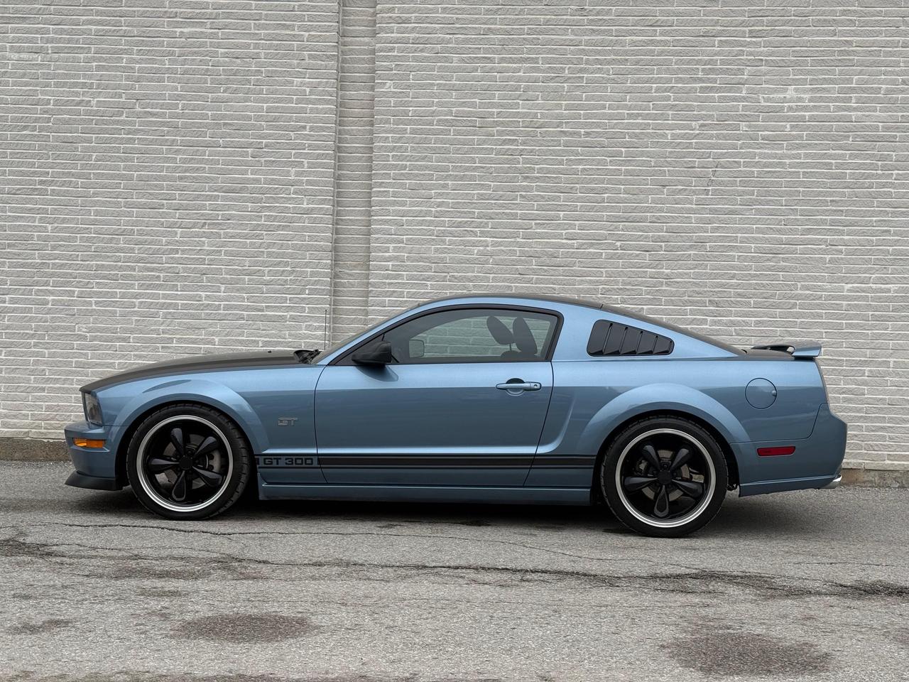 2005 Ford Mustang GT Photo