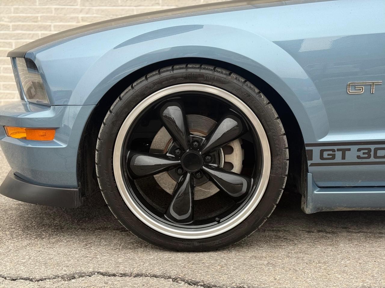 2005 Ford Mustang GT Photo