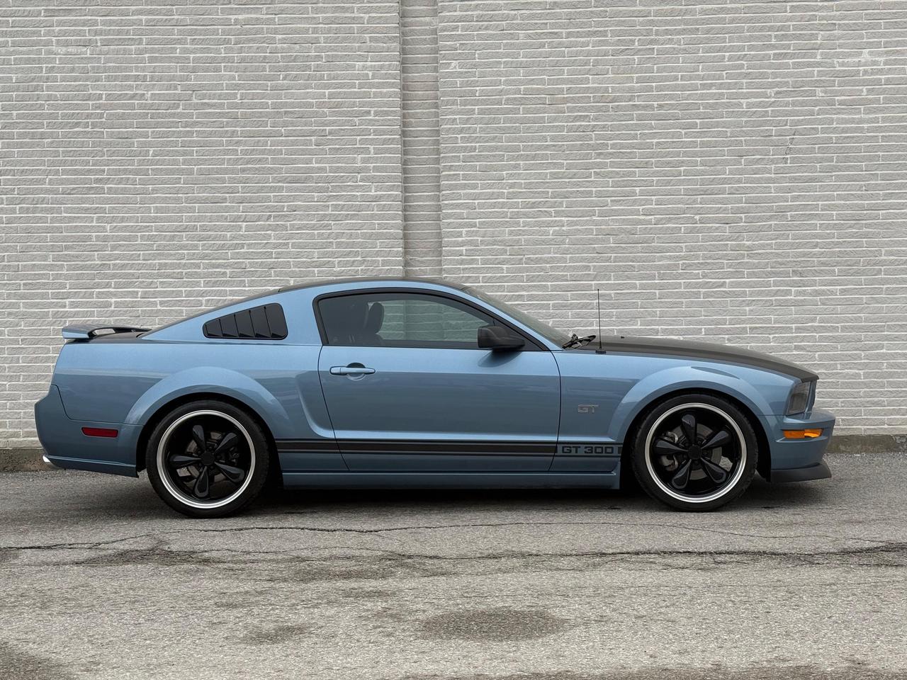 2005 Ford Mustang GT Photo
