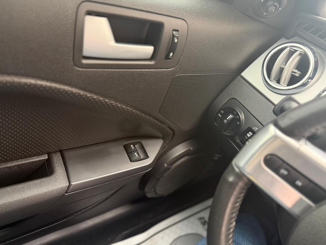 2005 Ford Mustang GT Photo