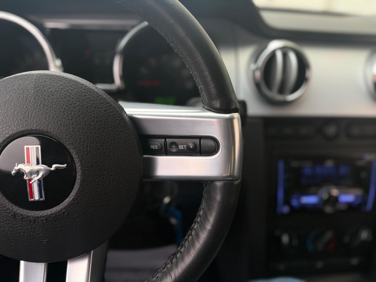 2005 Ford Mustang GT Photo