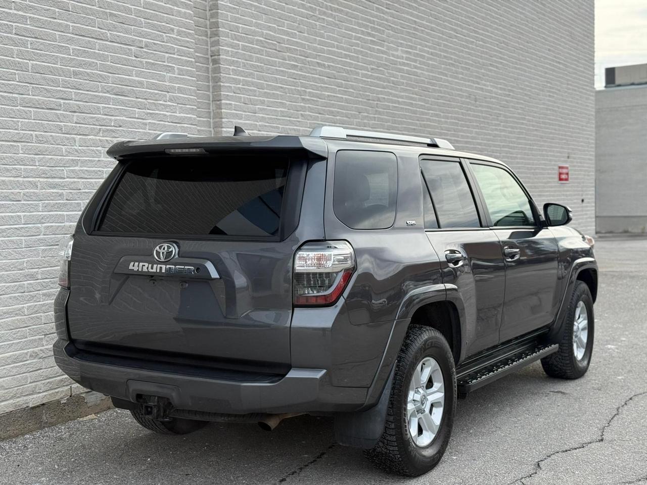 2016 Toyota 4Runner SR5 Photo