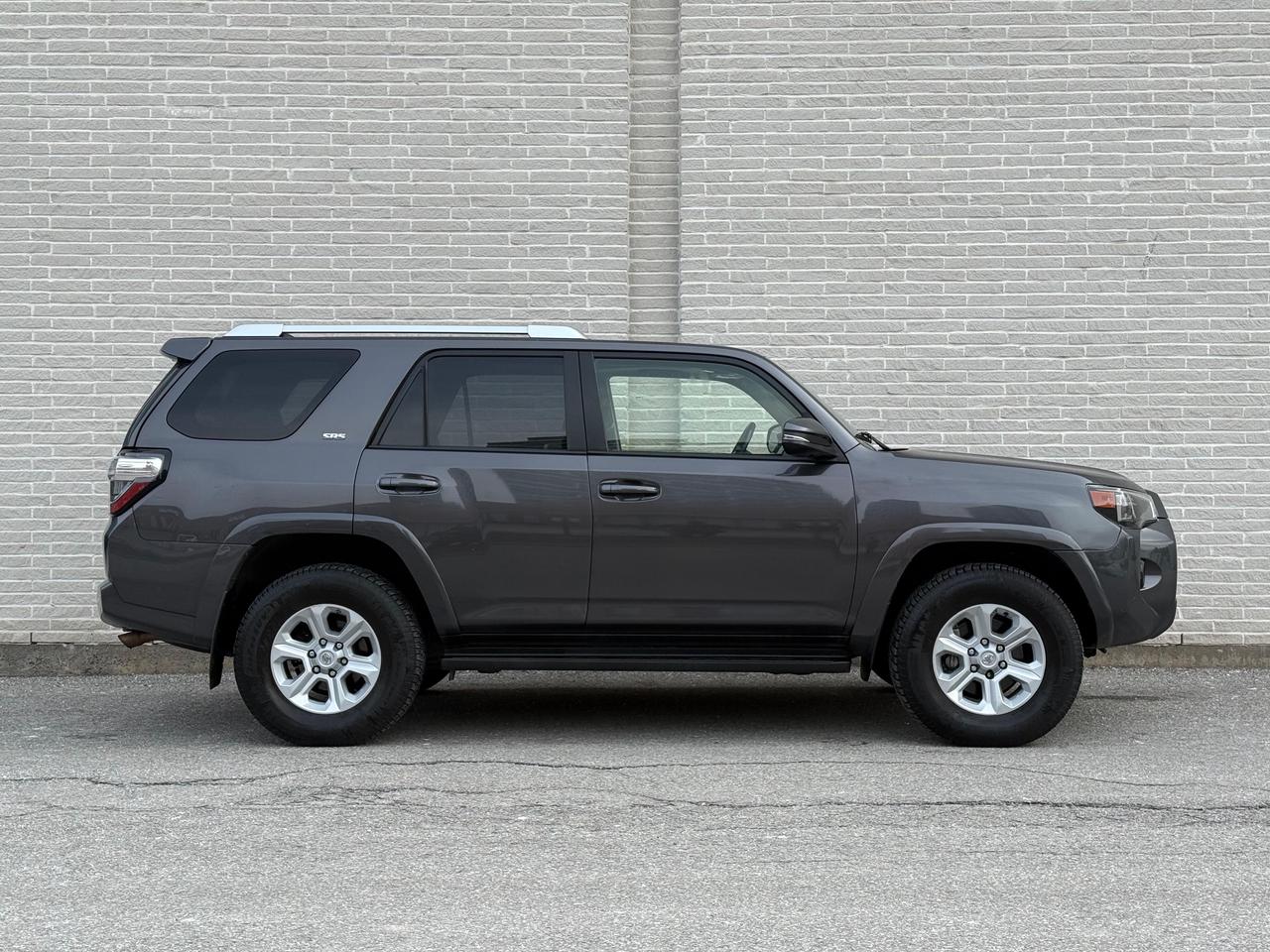 2016 Toyota 4Runner SR5 Photo