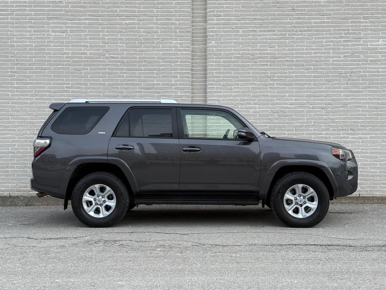 2016 Toyota 4Runner SR5 Photo