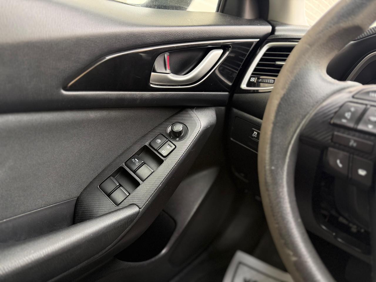 2015 Mazda MAZDA3 I Sport Photo