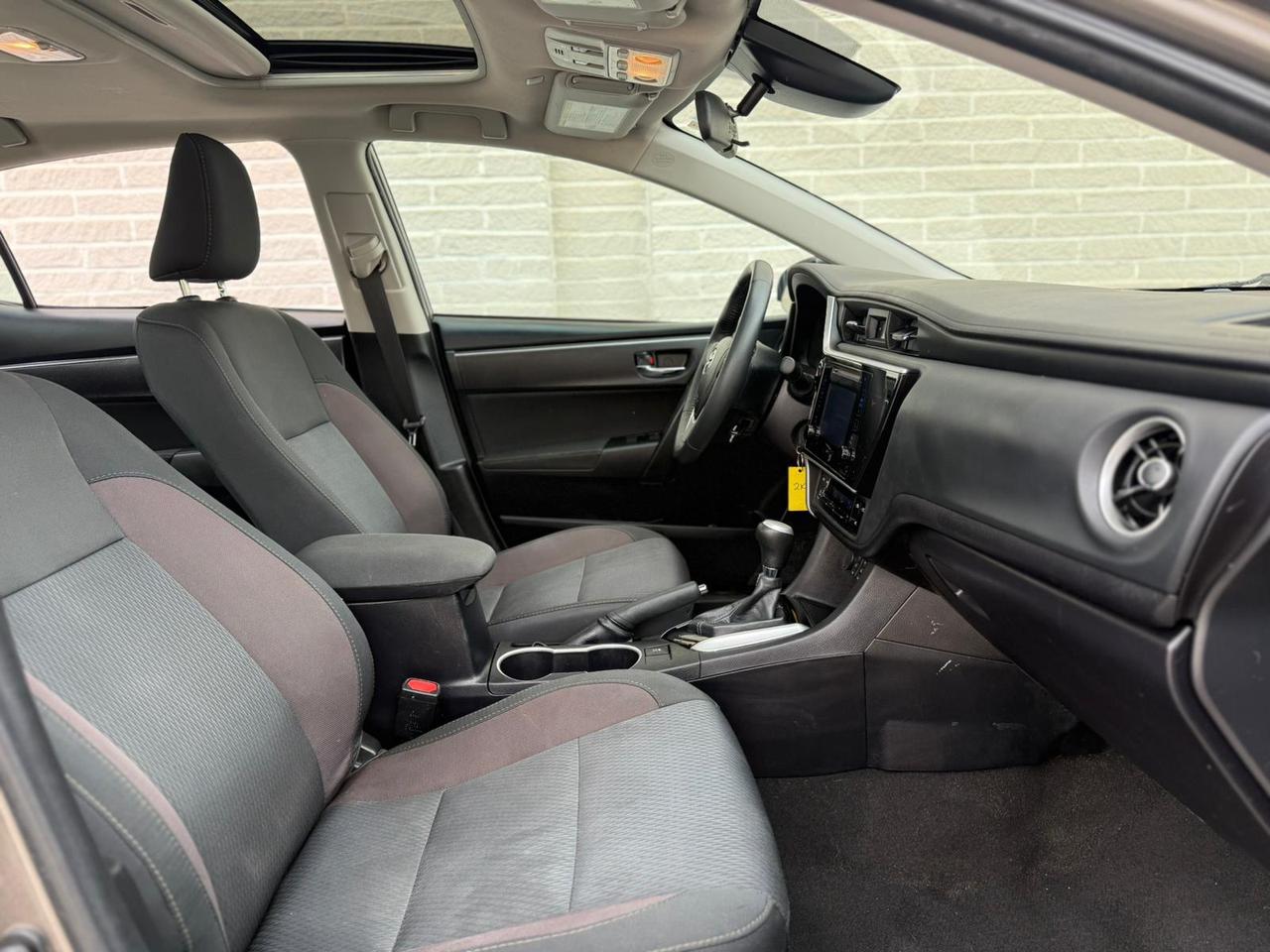 2019 Toyota Corolla LE Photo