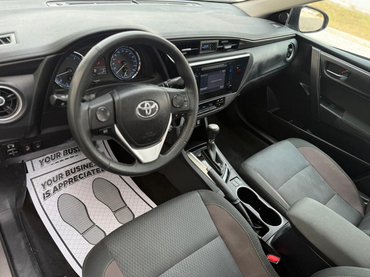 2019 Toyota Corolla LE Photo