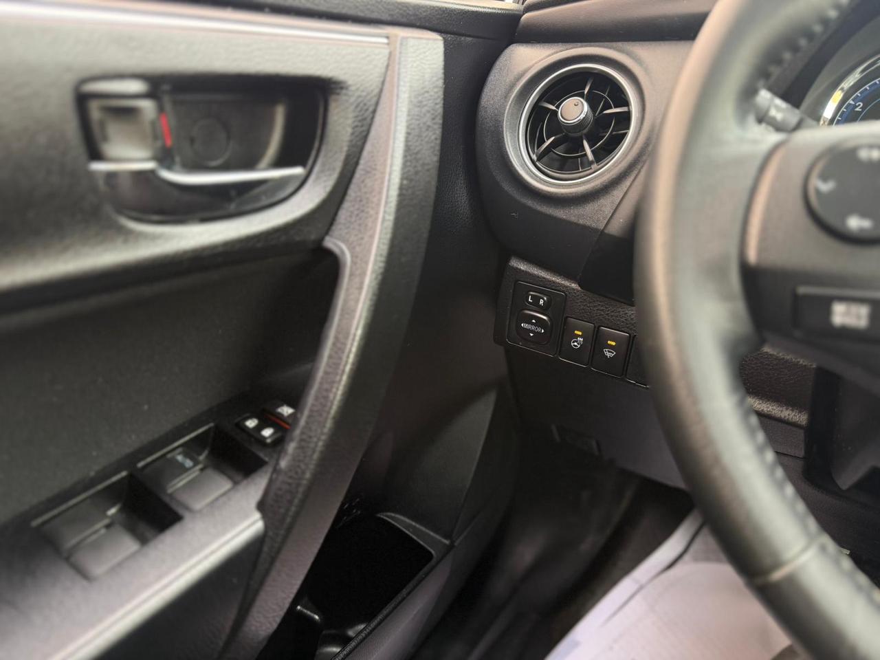 2019 Toyota Corolla LE Photo