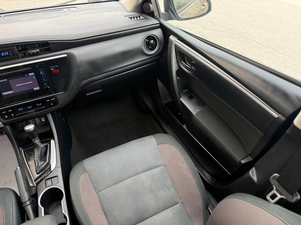 2019 Toyota Corolla LE Photo