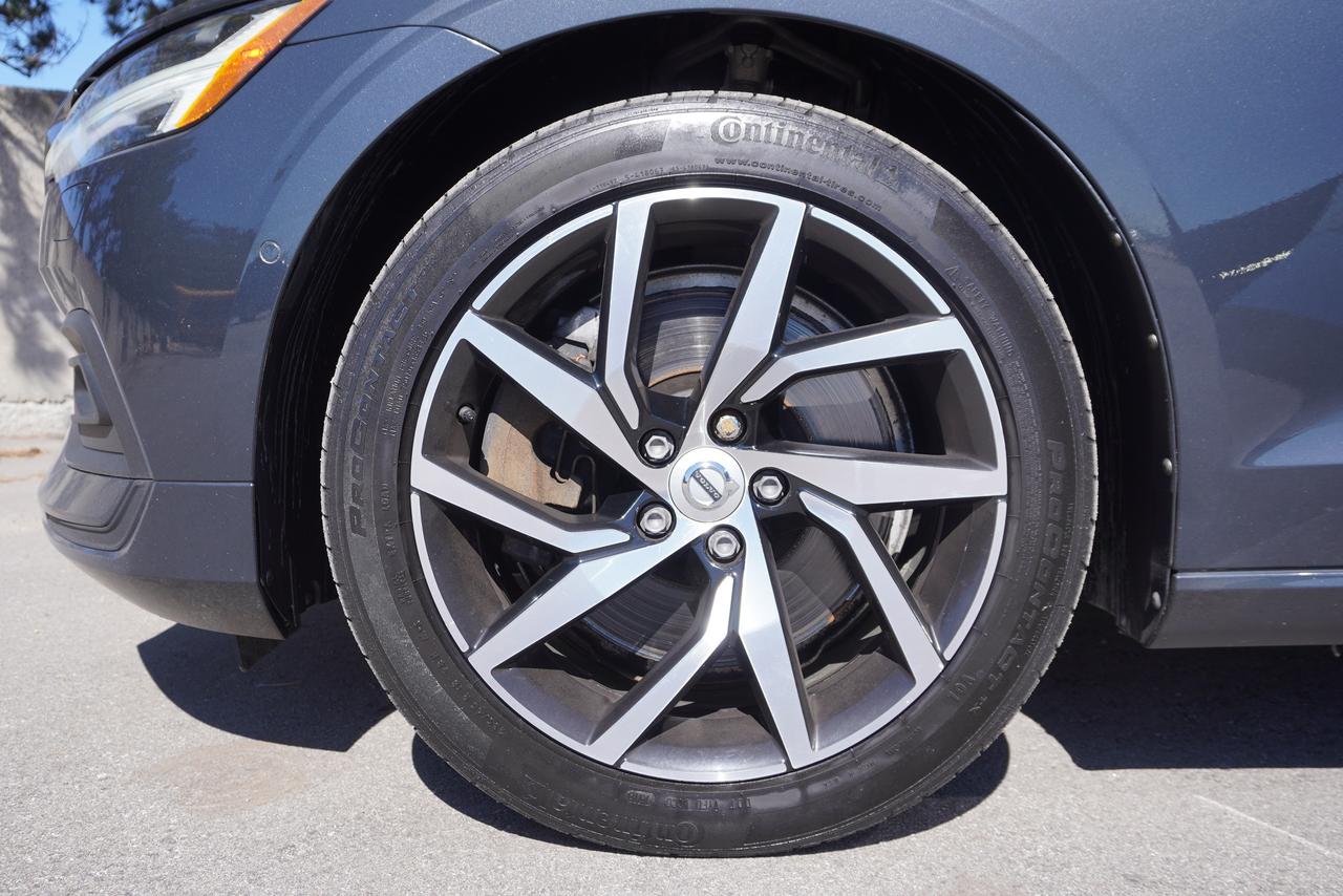 2019 Volvo V60 T6 / NO ACCIDENTS / TWEED INT / LOW KM'S/ MOMENTUM Photo