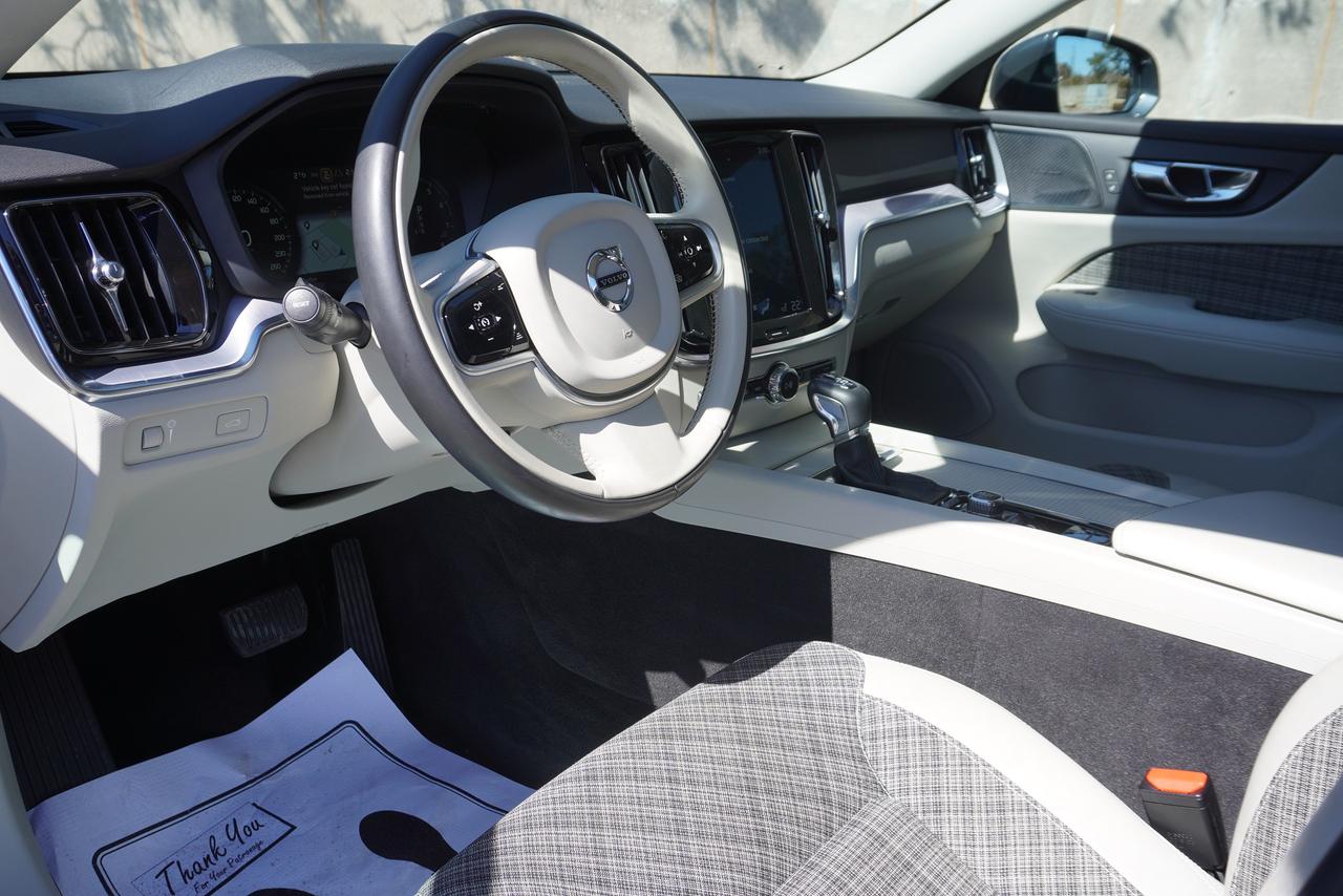 2019 Volvo V60 T6 / NO ACCIDENTS / TWEED INT / LOW KM'S/ MOMENTUM Photo