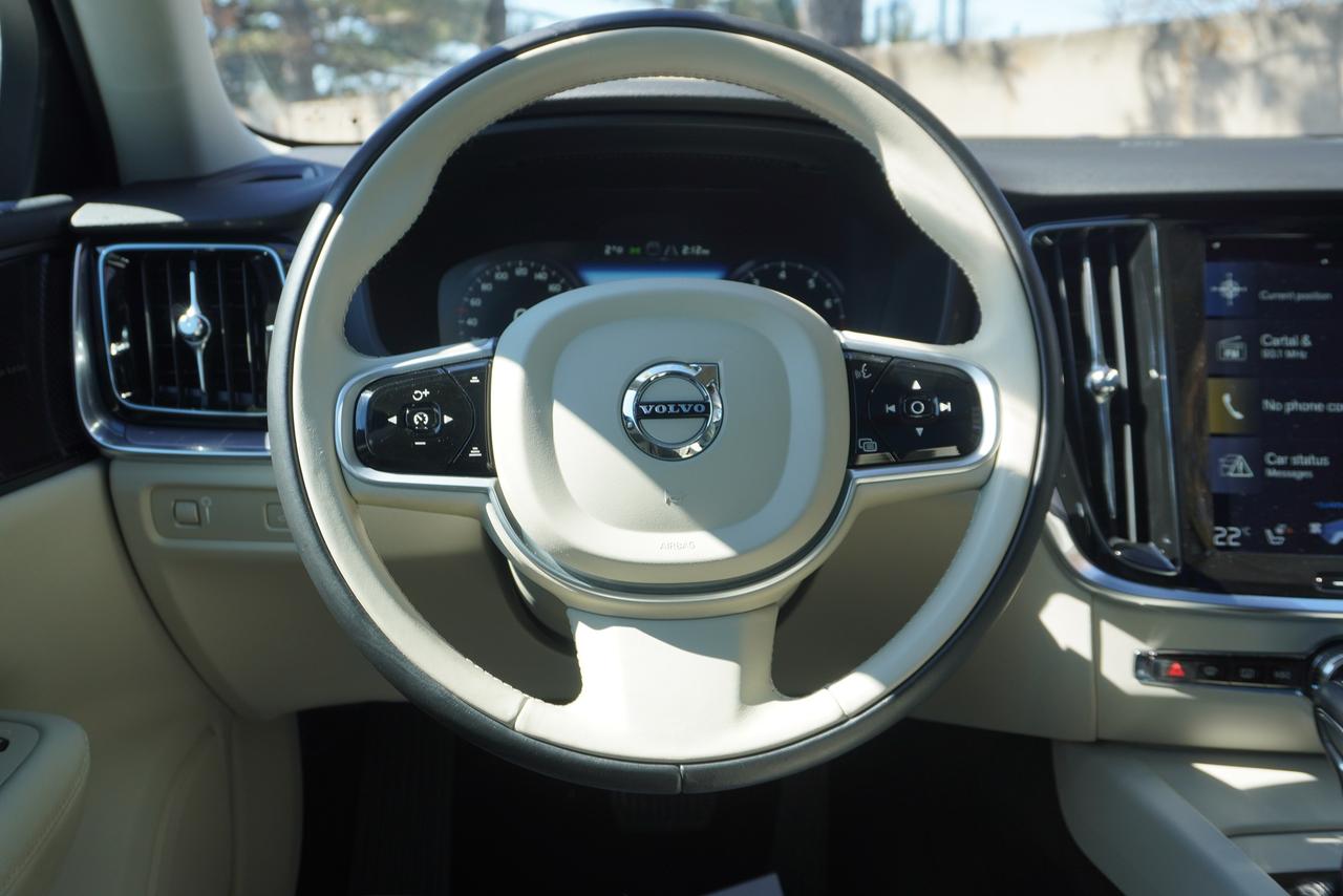 2019 Volvo V60 T6 / NO ACCIDENTS / TWEED INT / LOW KM'S/ MOMENTUM Photo