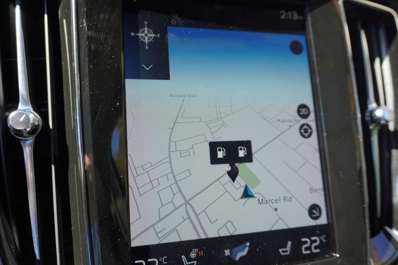 2019 Volvo V60 T6 / NO ACCIDENTS / TWEED INT / LOW KM'S/ MOMENTUM Photo