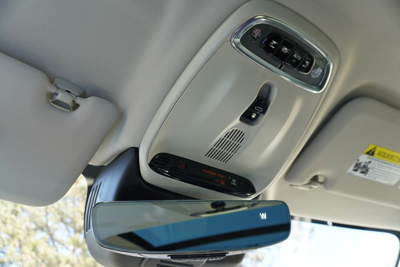 2019 Volvo V60 T6 / NO ACCIDENTS / TWEED INT / LOW KM'S/ MOMENTUM Photo