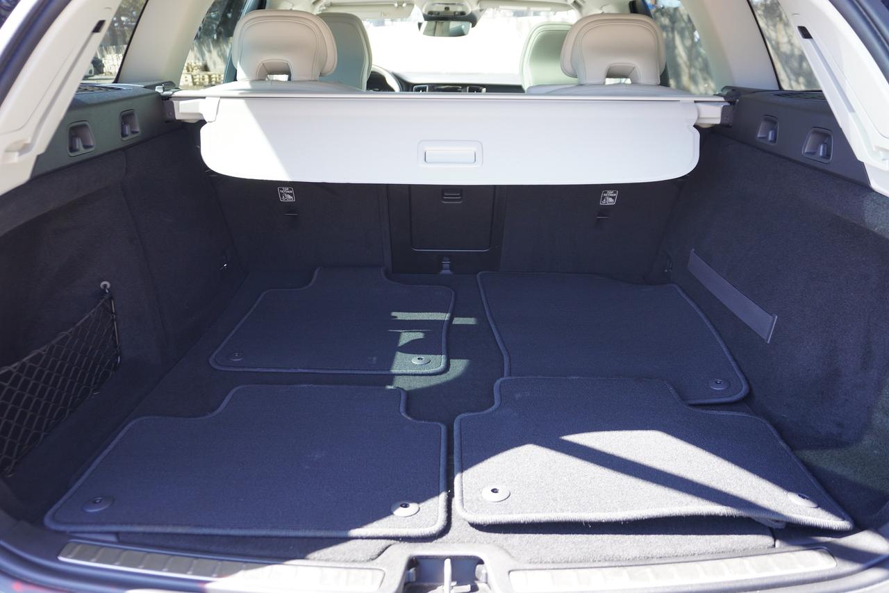 2019 Volvo V60 T6 / NO ACCIDENTS / TWEED INT / LOW KM'S/ MOMENTUM Photo