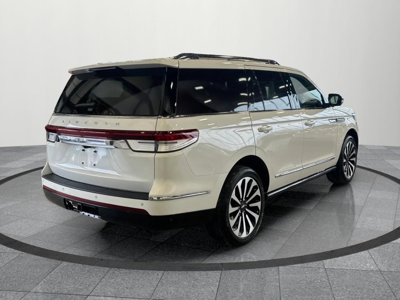 2022 Lincoln Navigator Reserve 4dr 4x4 Photo4