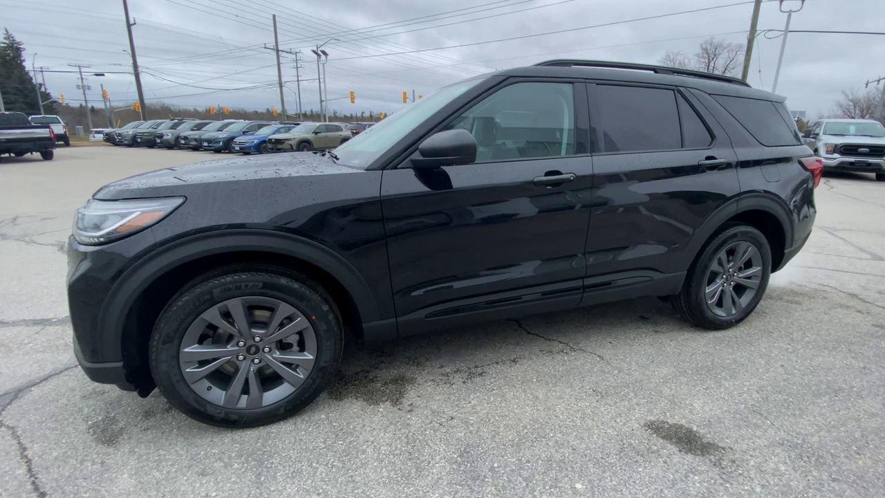 2026 Ford Explorer Active Photo3