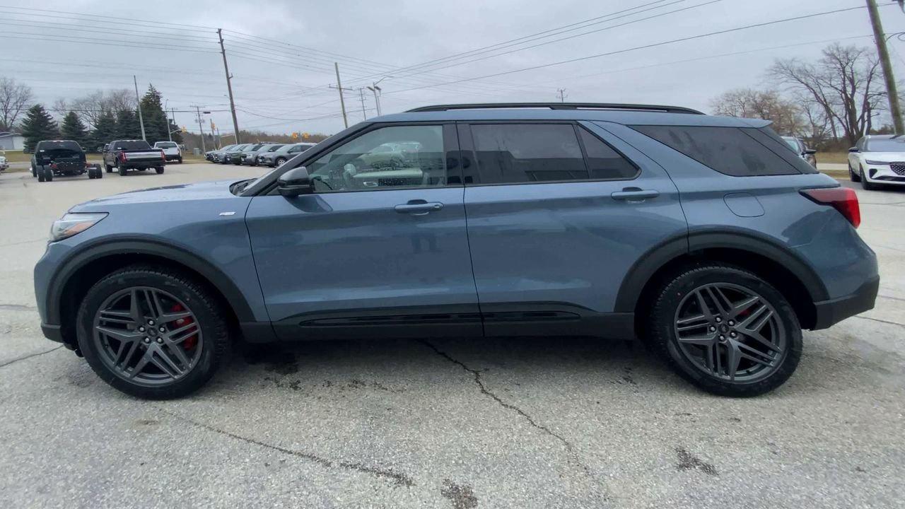 2026 Ford Explorer ST-Line Photo4