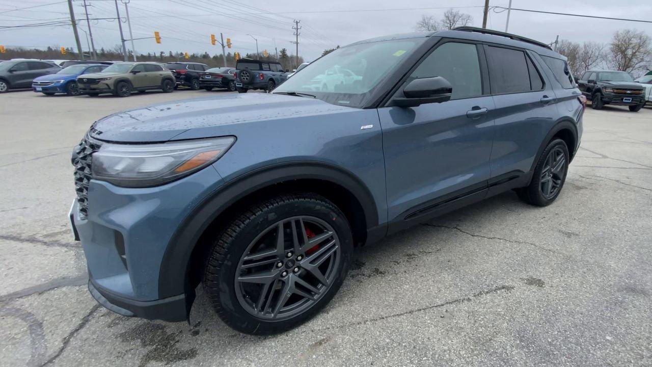 2026 Ford Explorer ST-Line Photo3