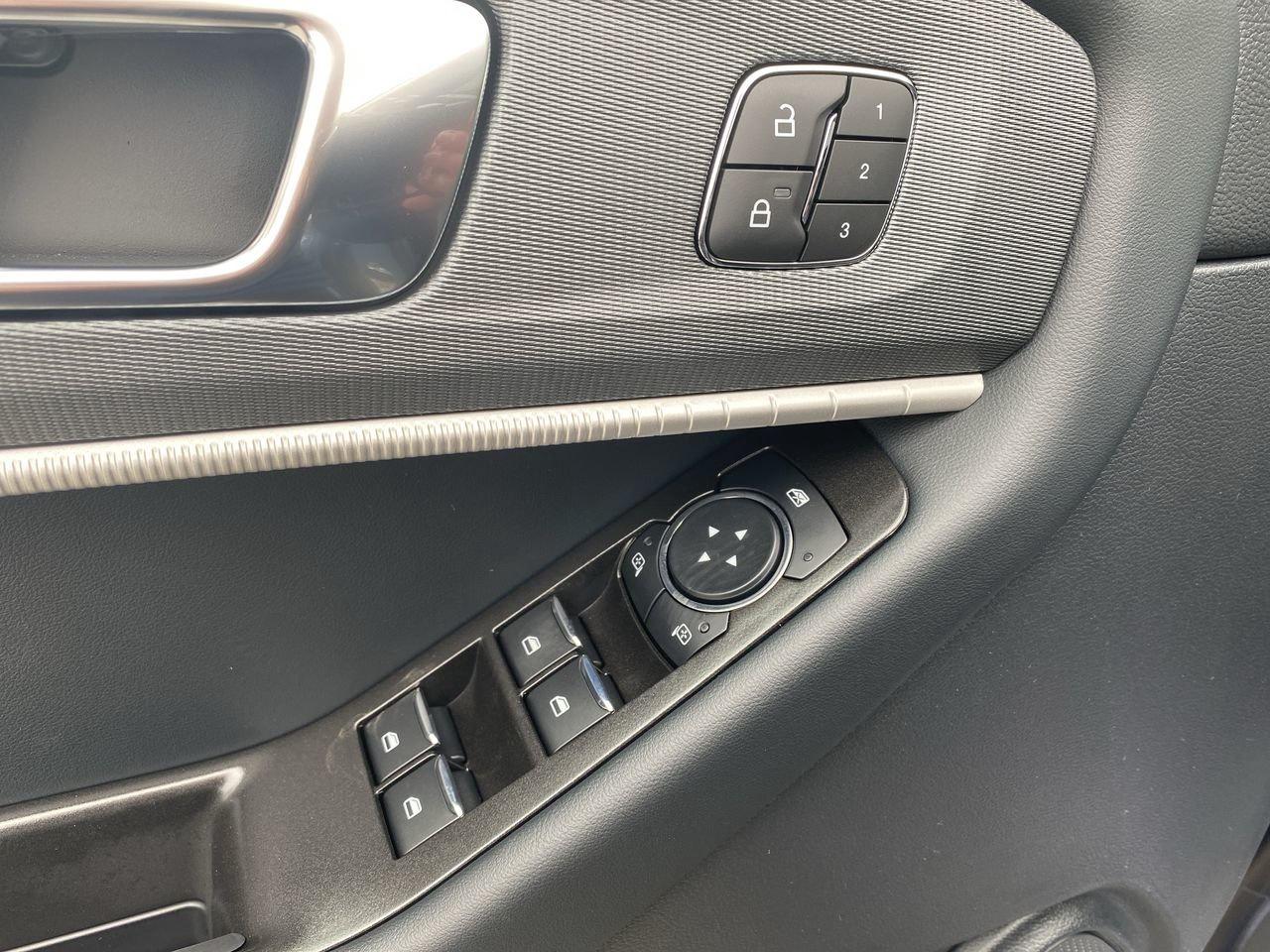 2026 Ford Explorer ST-Line Photo