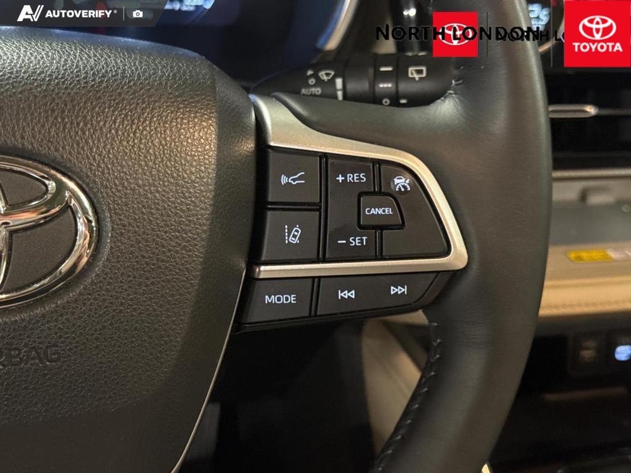 2023 Toyota Highlander Hybrid Limited 4dr All-Wheel Drive Photo