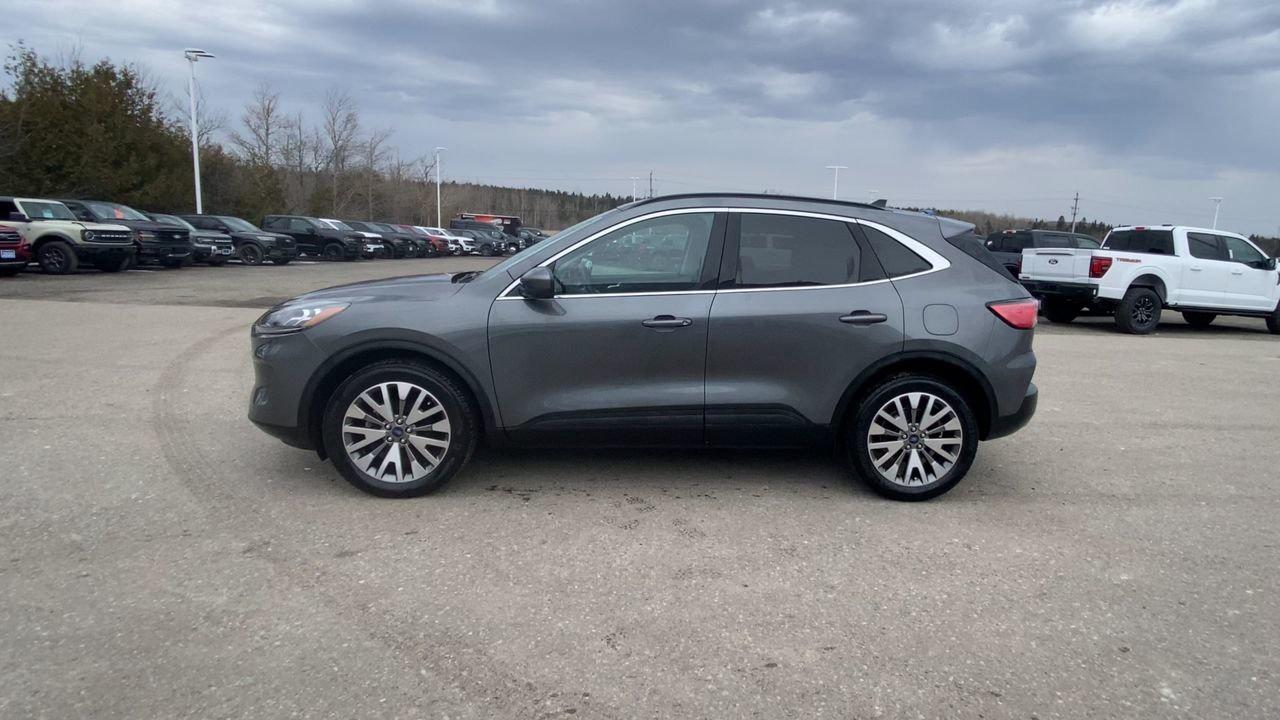 2022 Ford Escape Titanium Hybrid Photo