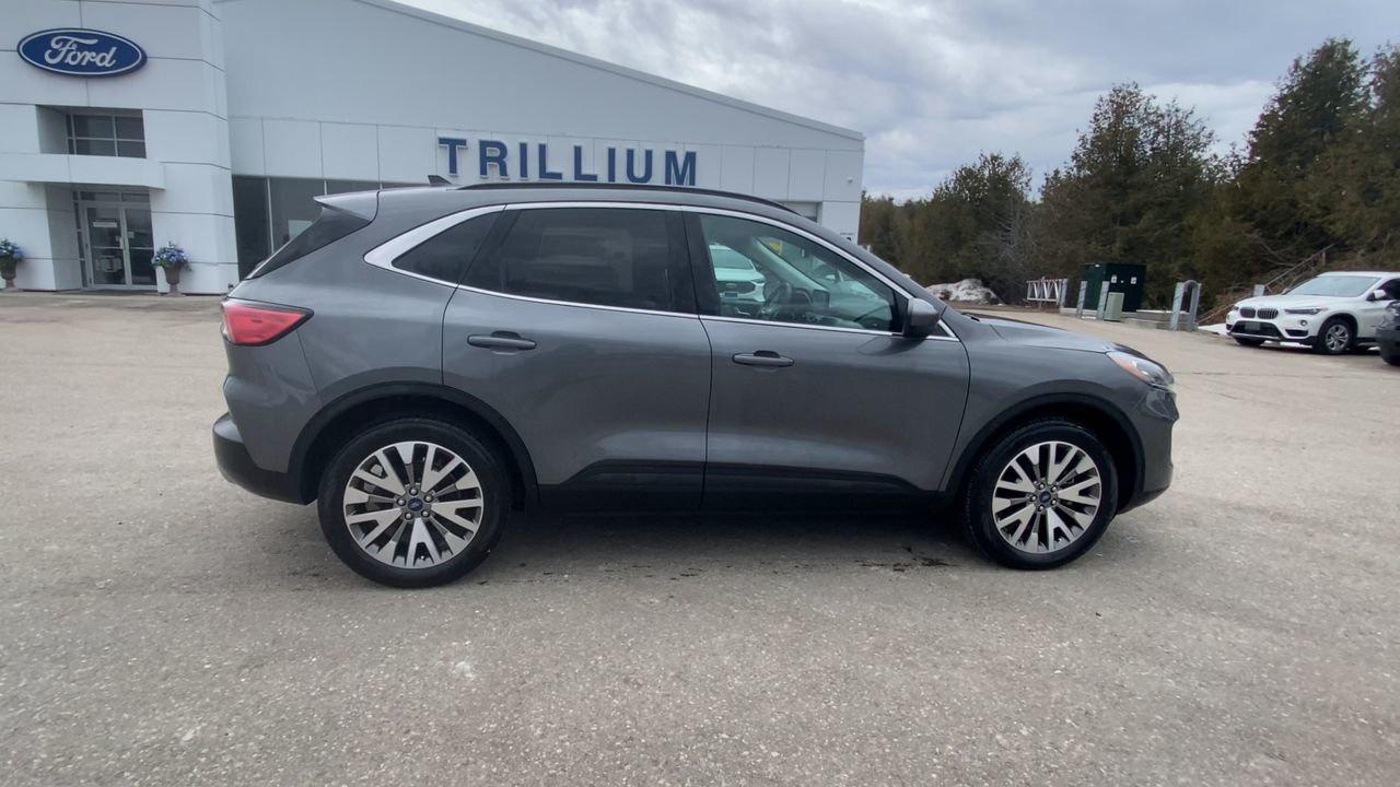 2022 Ford Escape Titanium Hybrid Photo