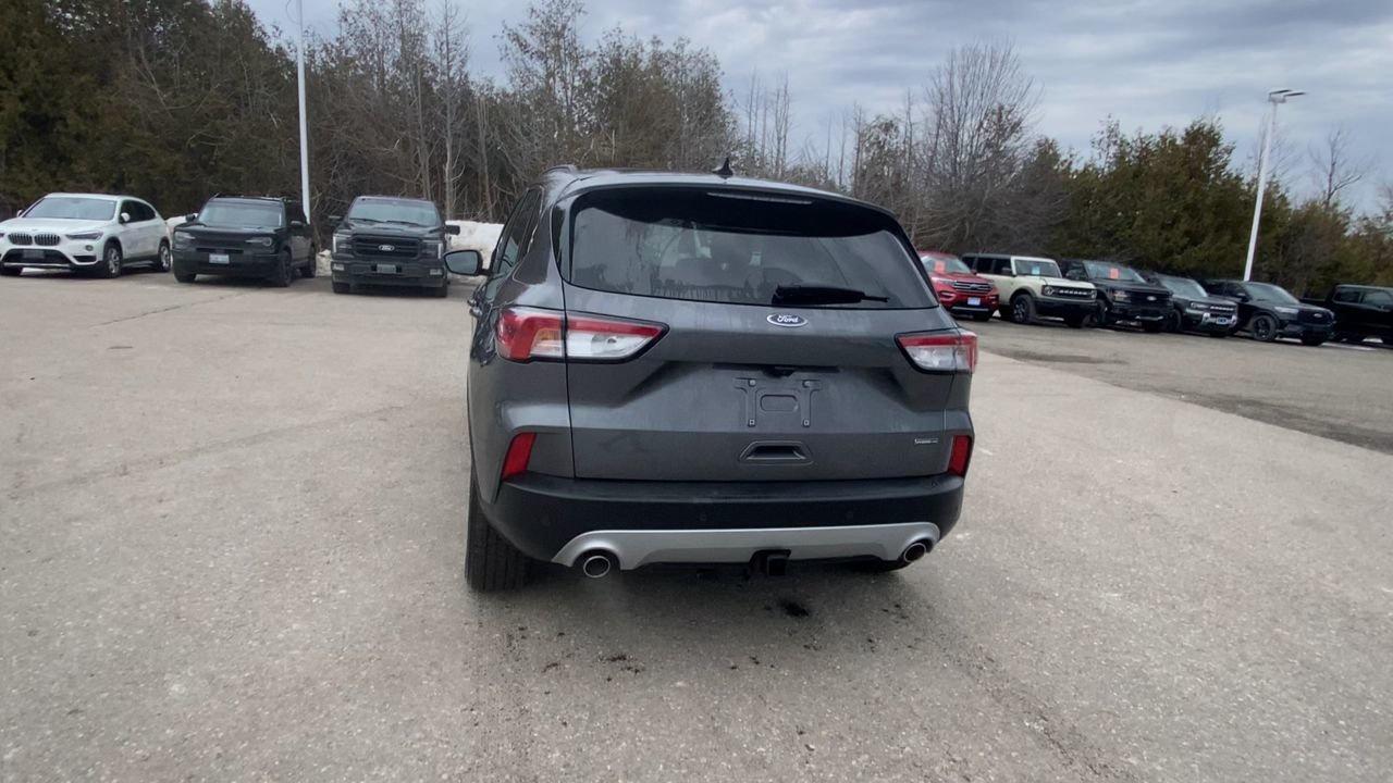 2022 Ford Escape Titanium Hybrid Photo