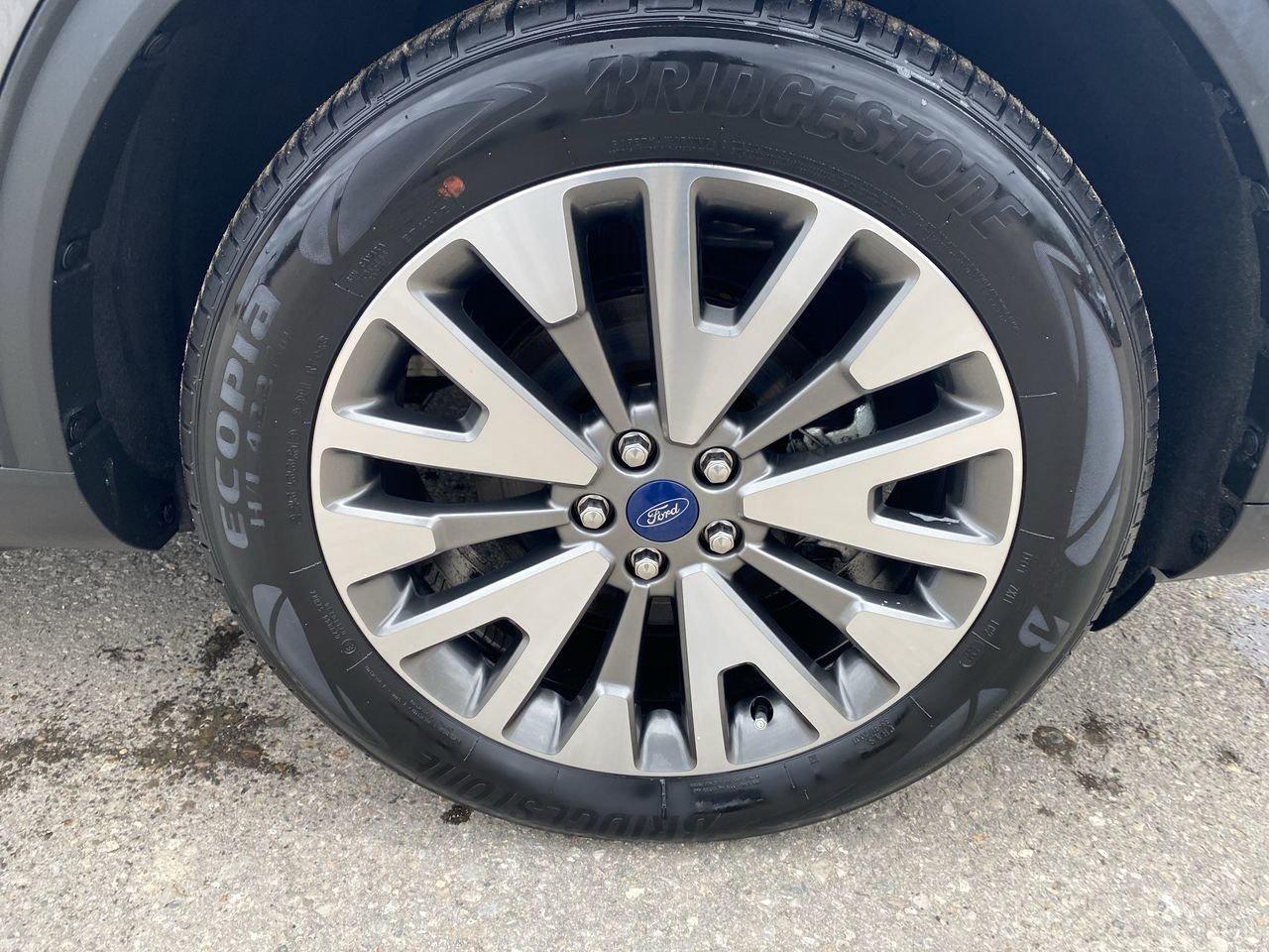 2022 Ford Escape Titanium Hybrid Photo