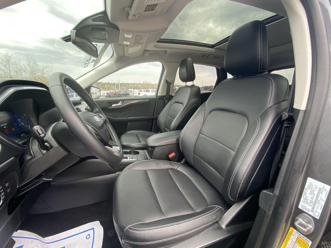 2022 Ford Escape Titanium Hybrid Photo