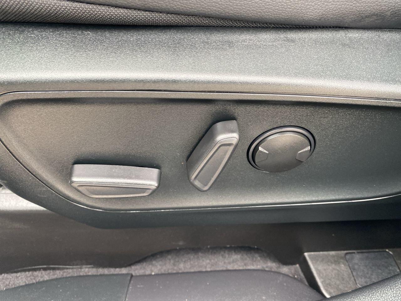 2022 Ford Escape Titanium Hybrid Photo