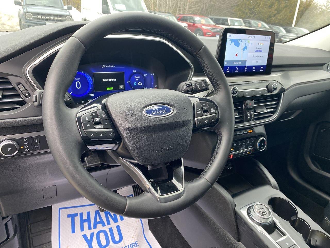 2022 Ford Escape Titanium Hybrid Photo