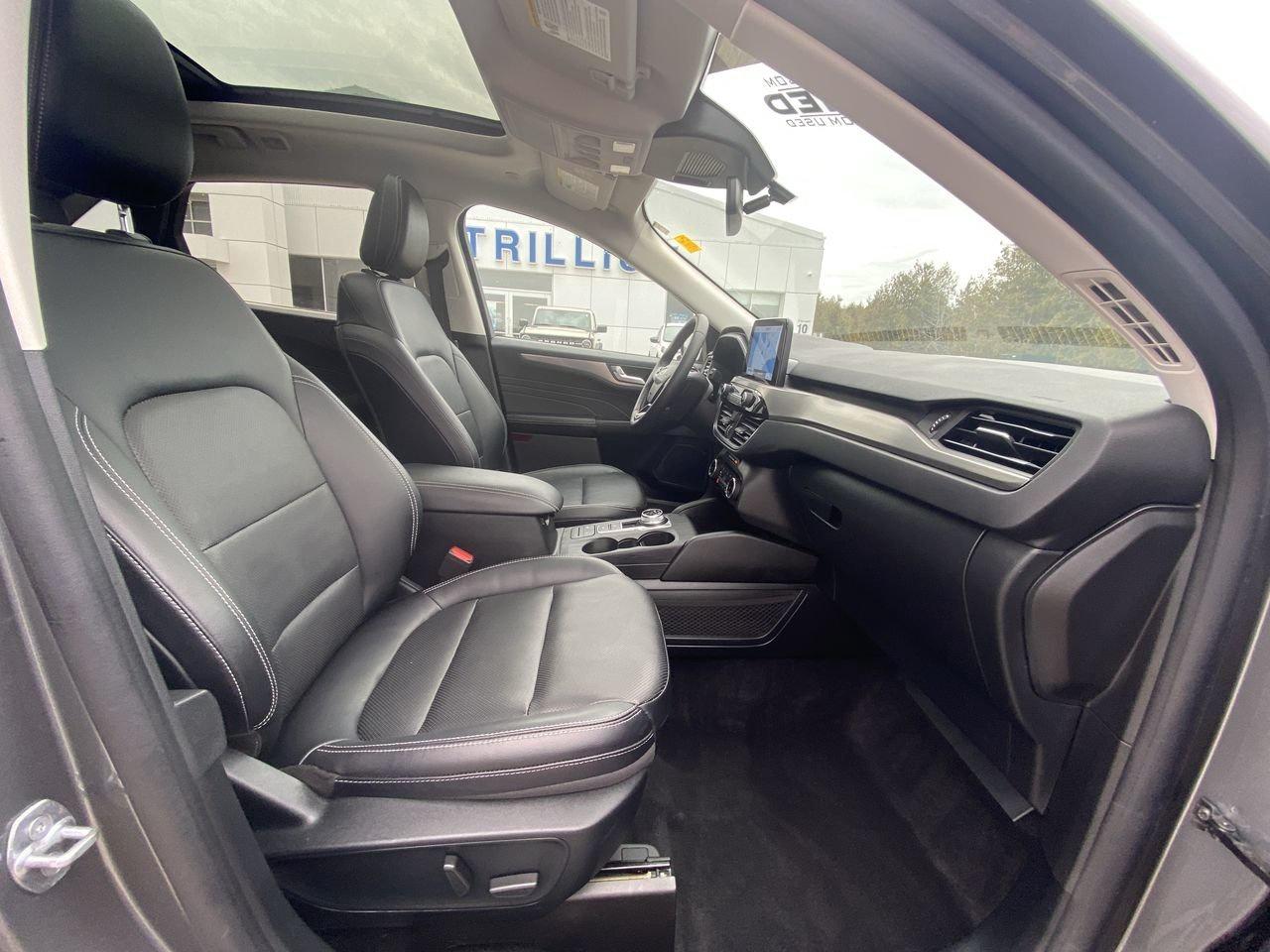 2022 Ford Escape Titanium Hybrid Photo