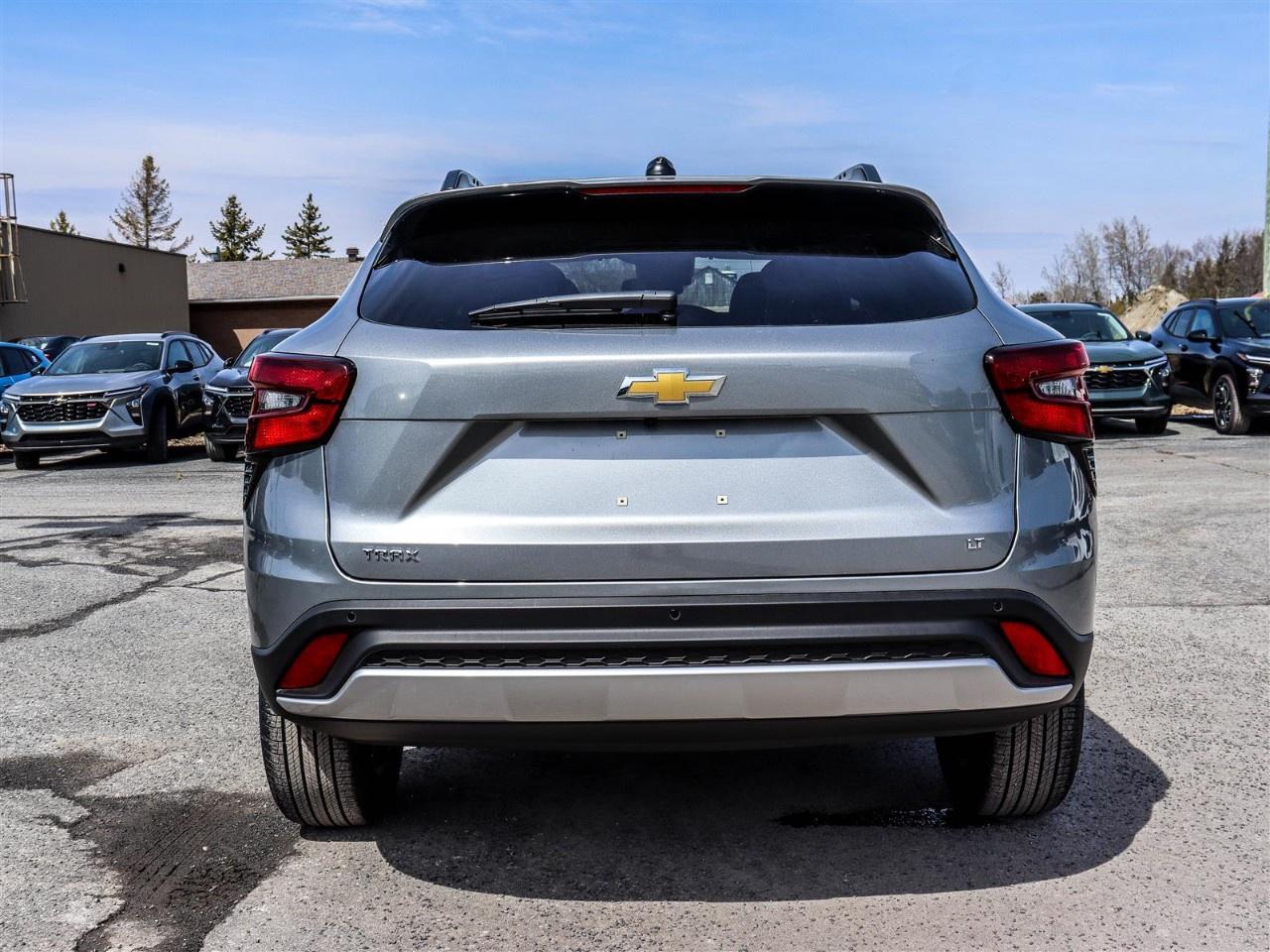 2026 Chevrolet Trax Fwd 4dr Lt Photo3