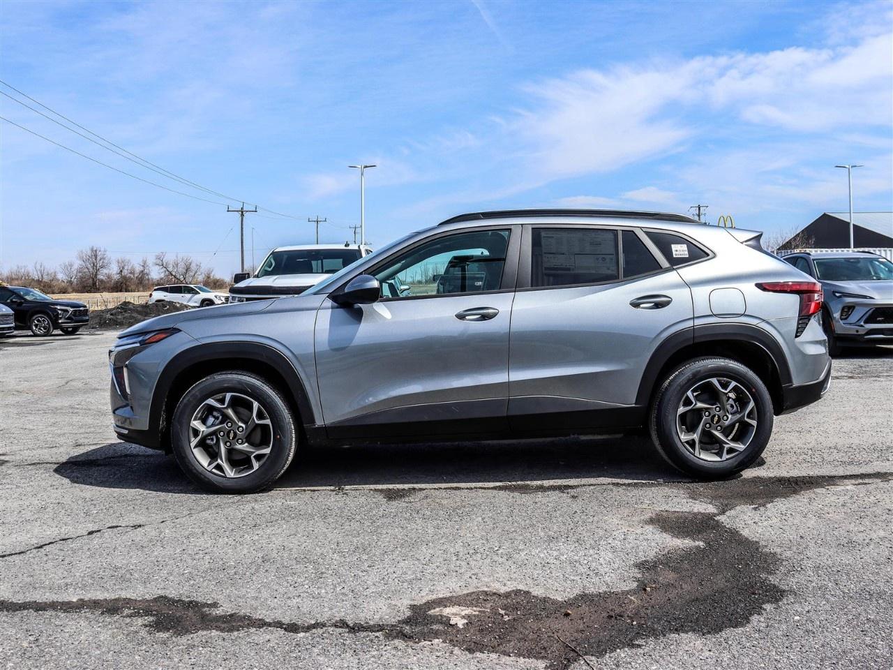 2026 Chevrolet Trax Fwd 4dr Lt Photo2