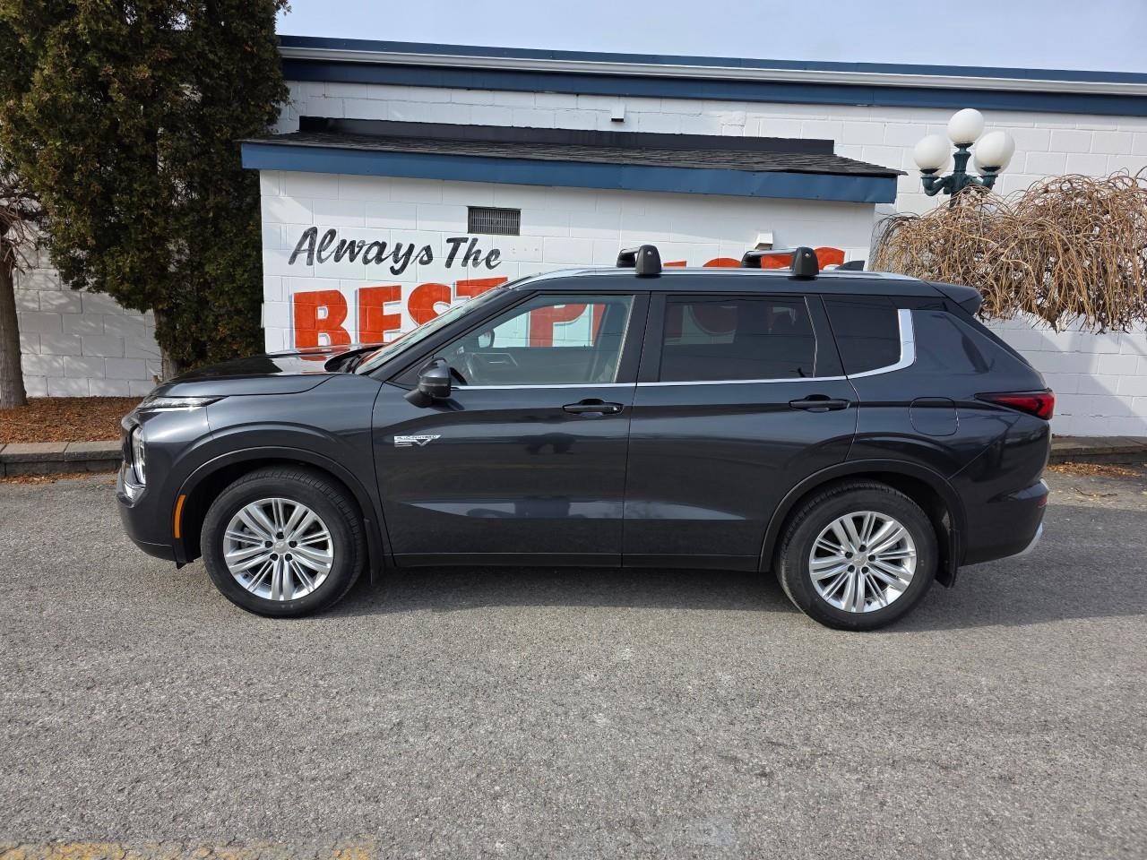 2024 Mitsubishi Outlander Plug-In Hybrid LE 4dr S-AWC Photo