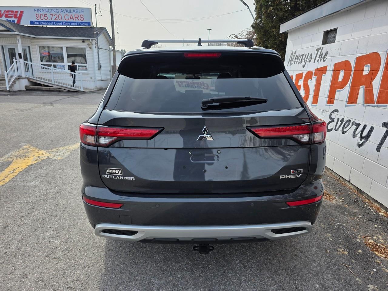 2024 Mitsubishi Outlander Plug-In Hybrid LE 4dr S-AWC Photo