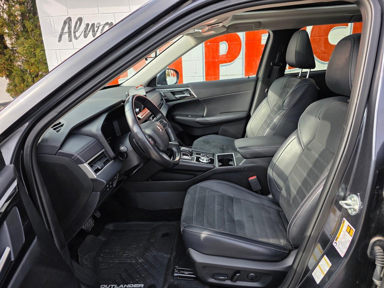 2024 Mitsubishi Outlander Plug-In Hybrid LE 4dr S-AWC Photo