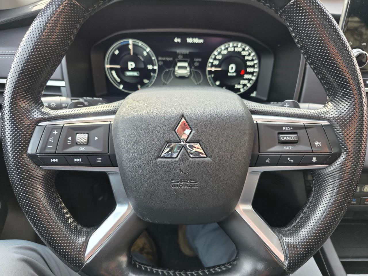 2024 Mitsubishi Outlander Plug-In Hybrid LE 4dr S-AWC Photo