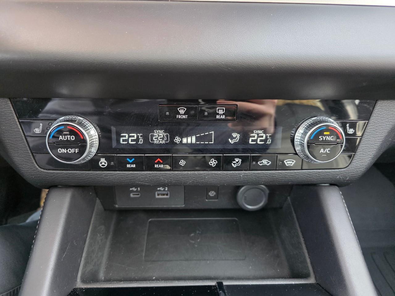 2024 Mitsubishi Outlander Plug-In Hybrid LE 4dr S-AWC Photo