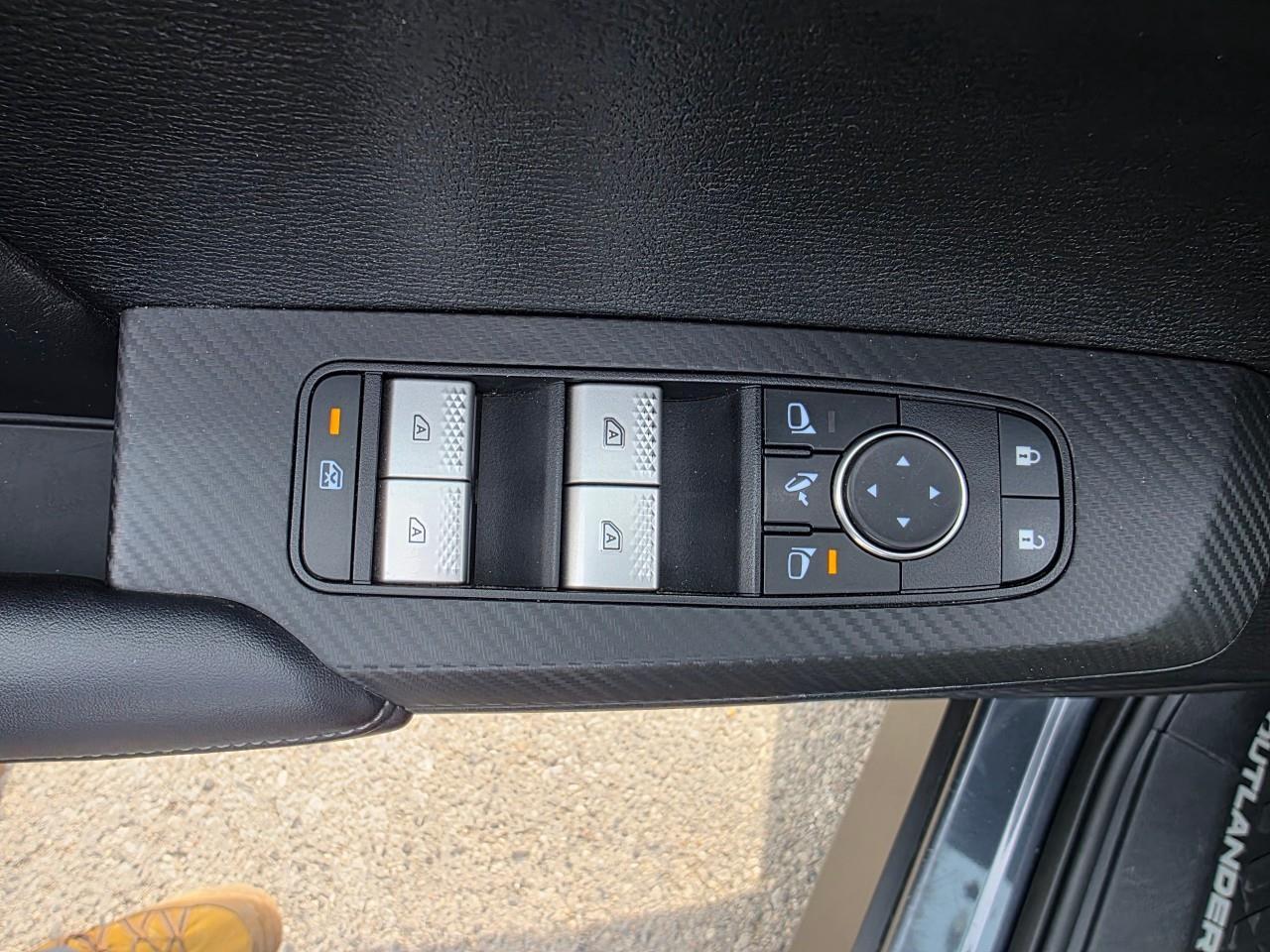 2024 Mitsubishi Outlander Plug-In Hybrid LE 4dr S-AWC Photo