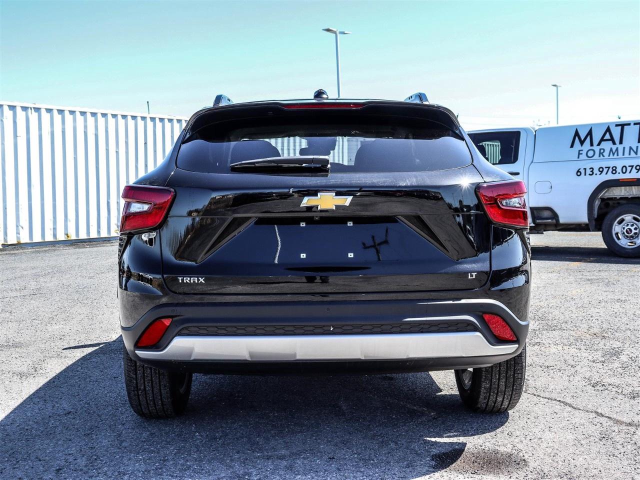 2026 Chevrolet Trax Fwd 4dr Lt Photo3