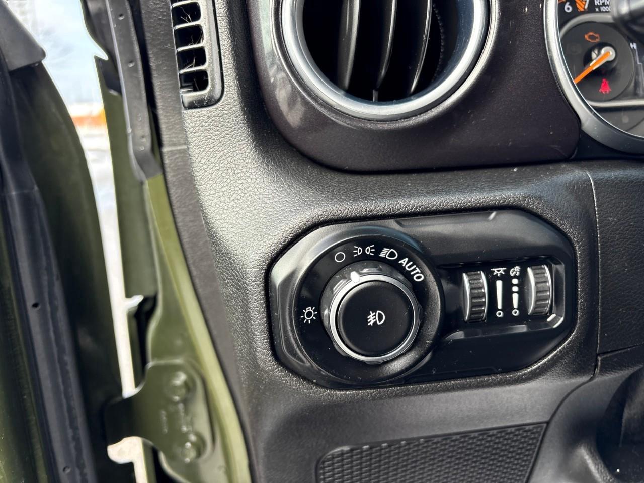 2021 Jeep WRANGLER UNLIMITED Sahara 4dr 4x4 Photo