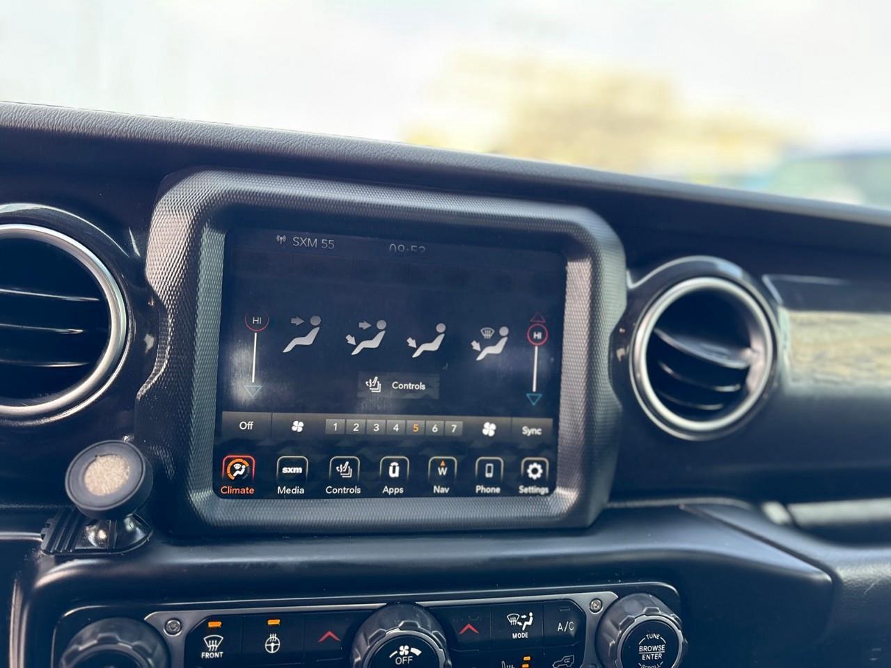 2021 Jeep WRANGLER UNLIMITED Sahara 4dr 4x4 Photo