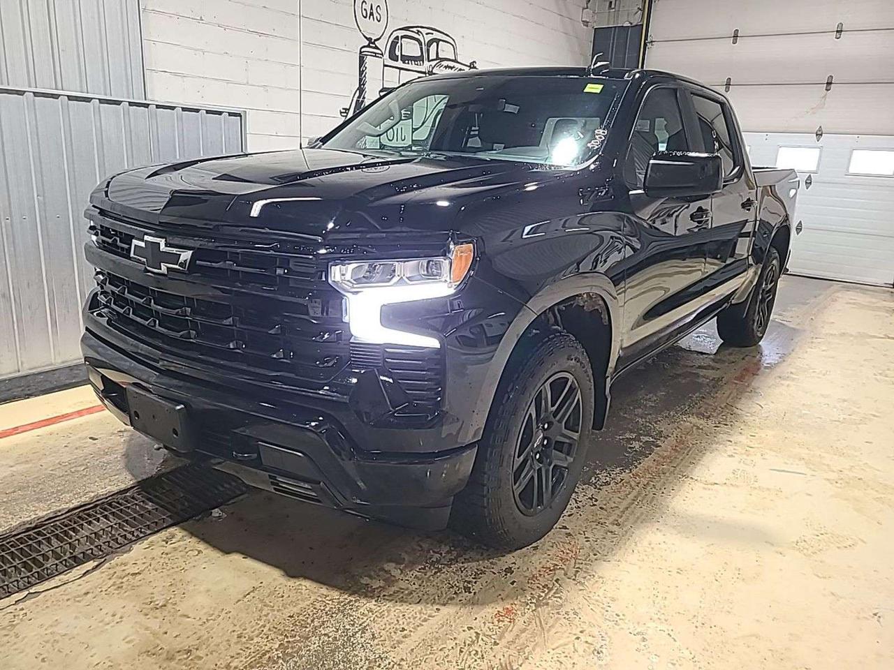 Serving Quinte for 60 years! 43,000 vehicles sold! We are one of Canadas largest independent retailers! High quantity-quality lease returns at live market pricing, best finance rates, rates as low as 6.45%, and no hidden fees. Up to 300 vehicles to choose from in 1 location. The way used car buying should be!