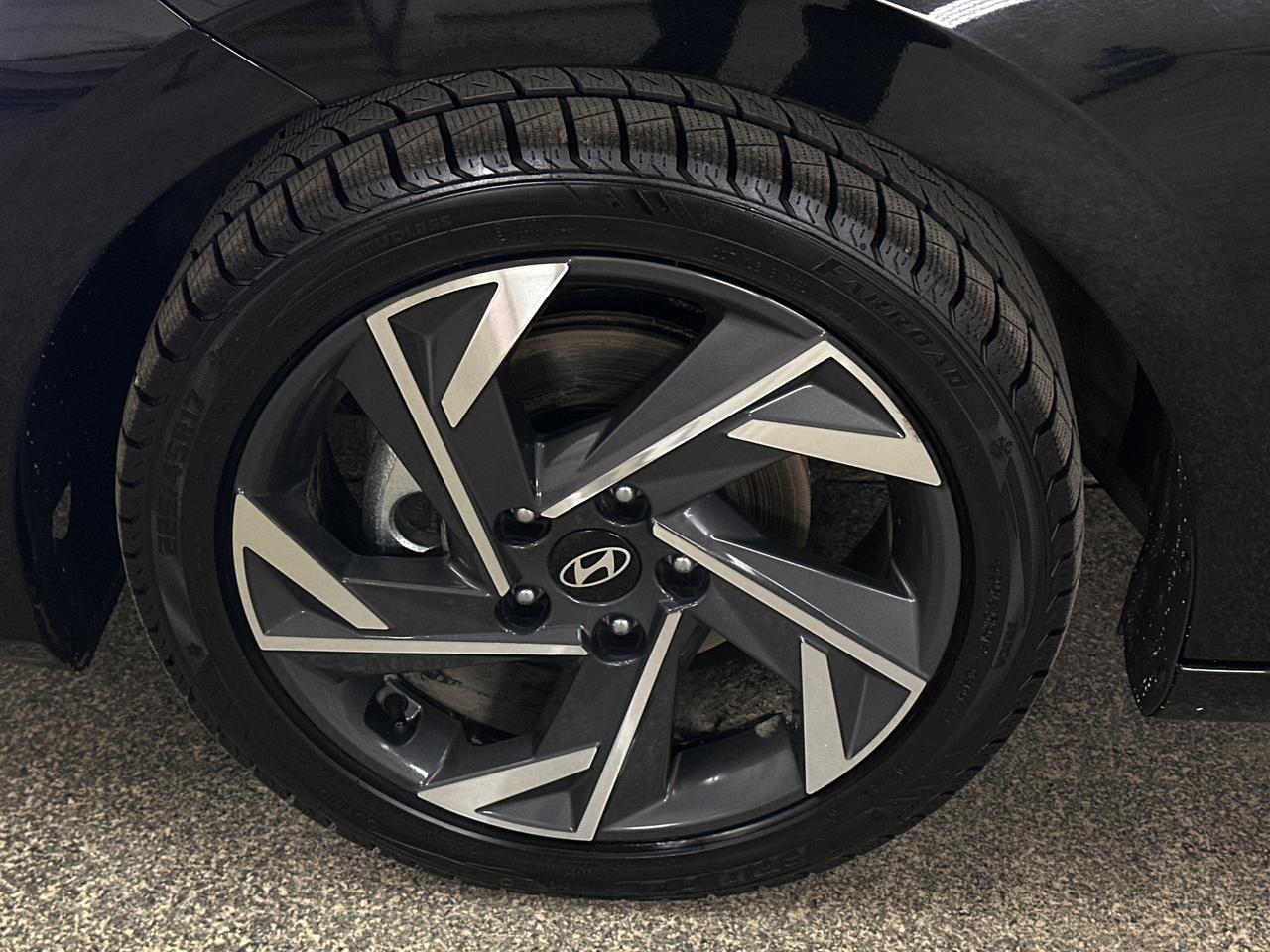 2025 Hyundai Elantra Preferred w/Tech Pkg 4dr Sedan Photo