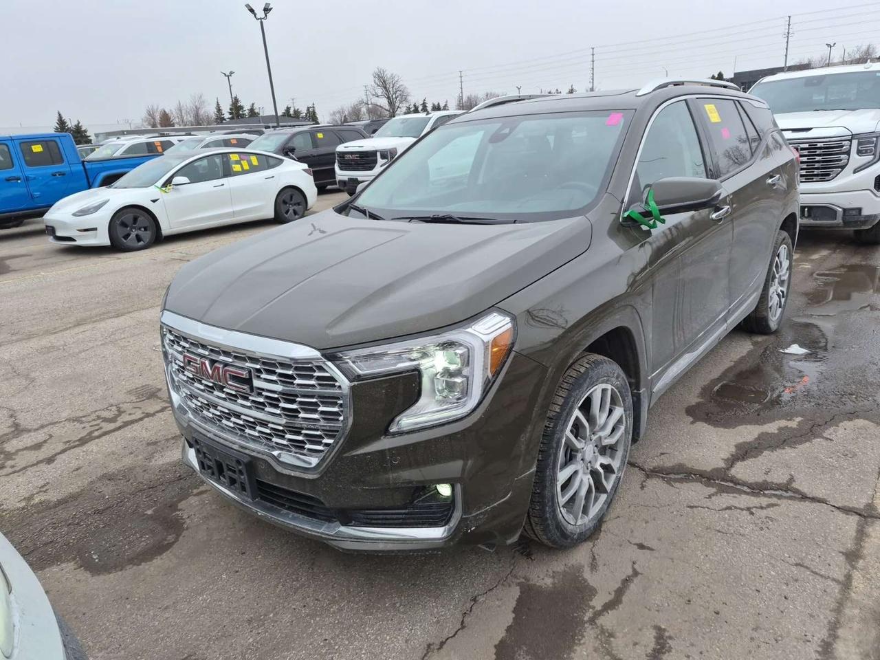 Serving Quinte for 60 years! 43,000 vehicles sold! We are one of Canadas largest independent retailers! High quantity-quality lease returns at live market pricing, best finance rates, rates as low as 6.45%, and no hidden fees. Up to 300 vehicles to choose from in 1 location. The way used car buying should be!