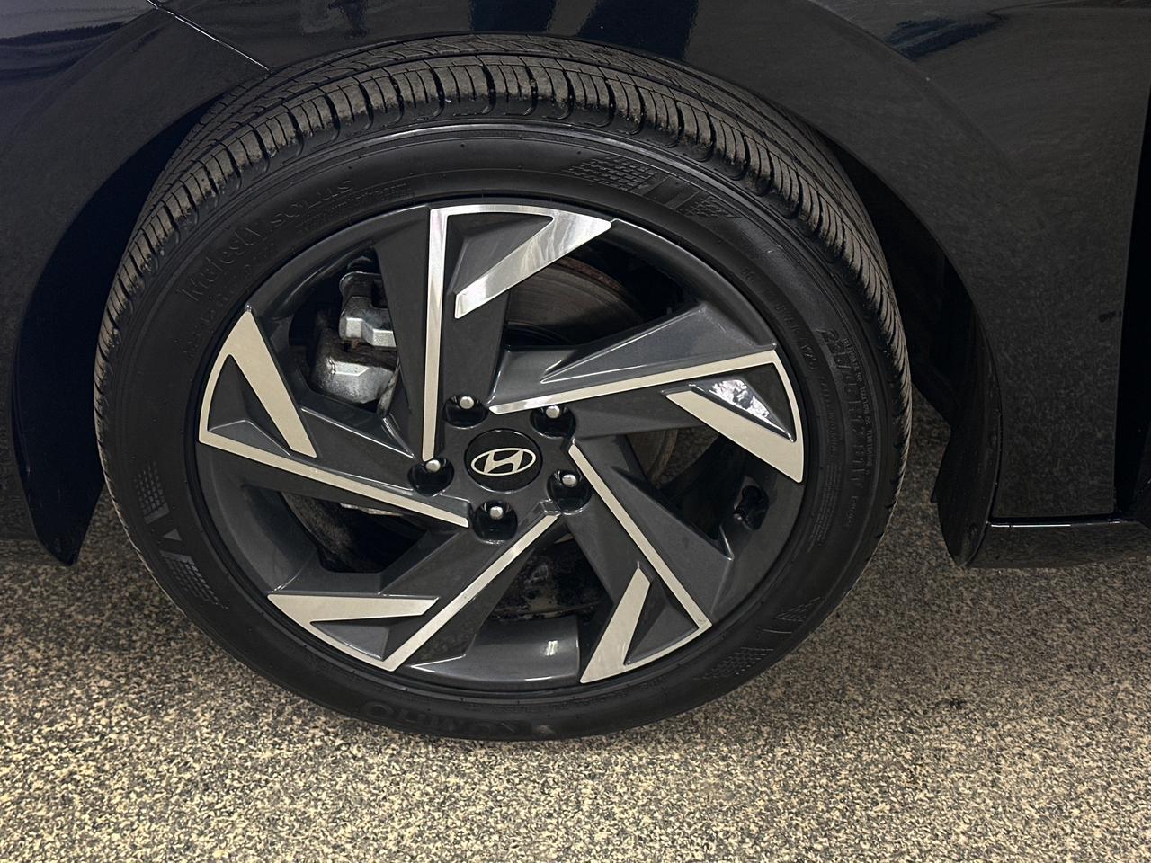 2025 Hyundai Elantra Preferred w/Tech Pkg 4dr Sedan Photo