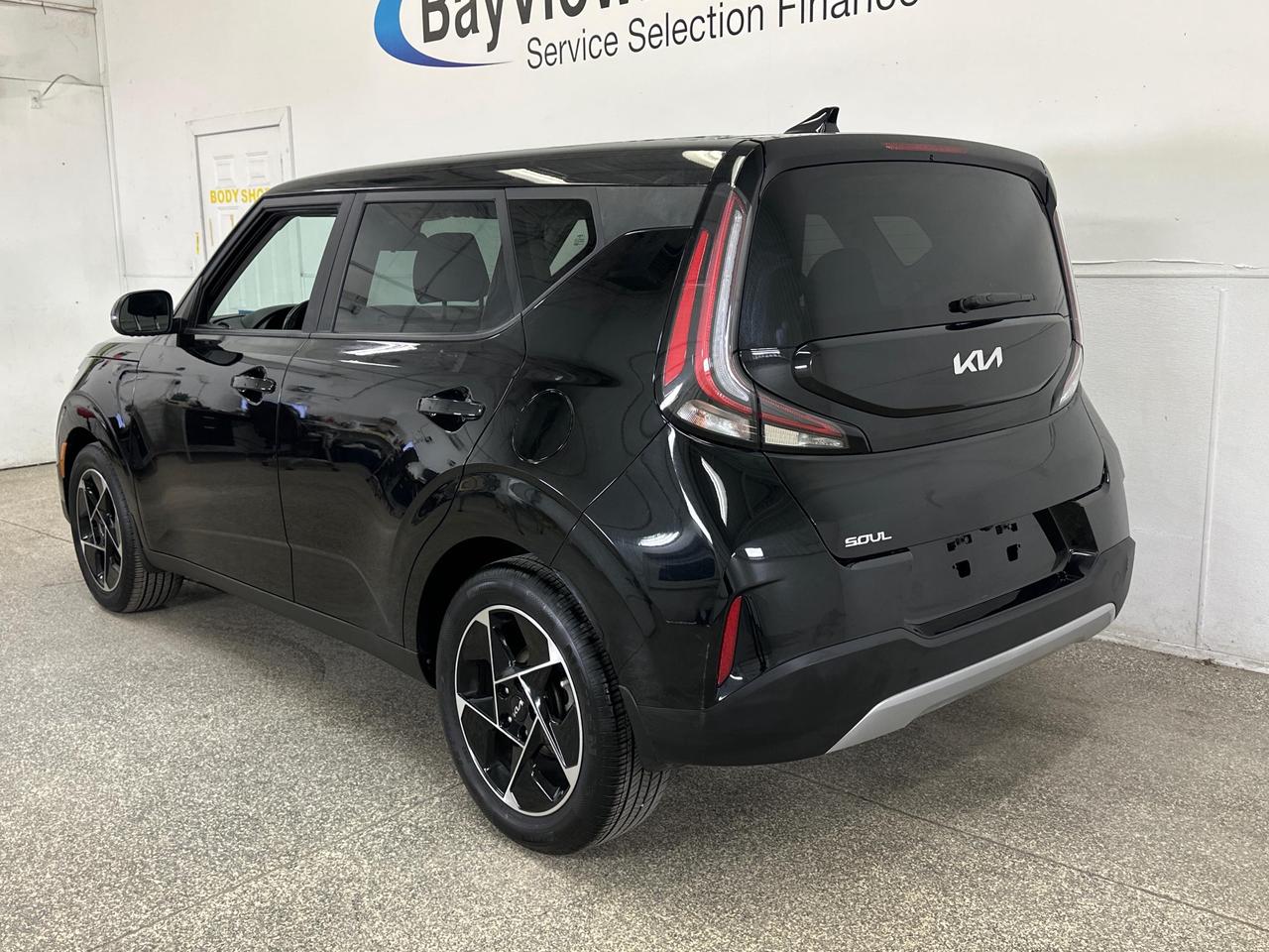 2024 Kia Soul EX - SUNROOF/OFF 1 OWNER HYUNDAI LEASE! Photo
